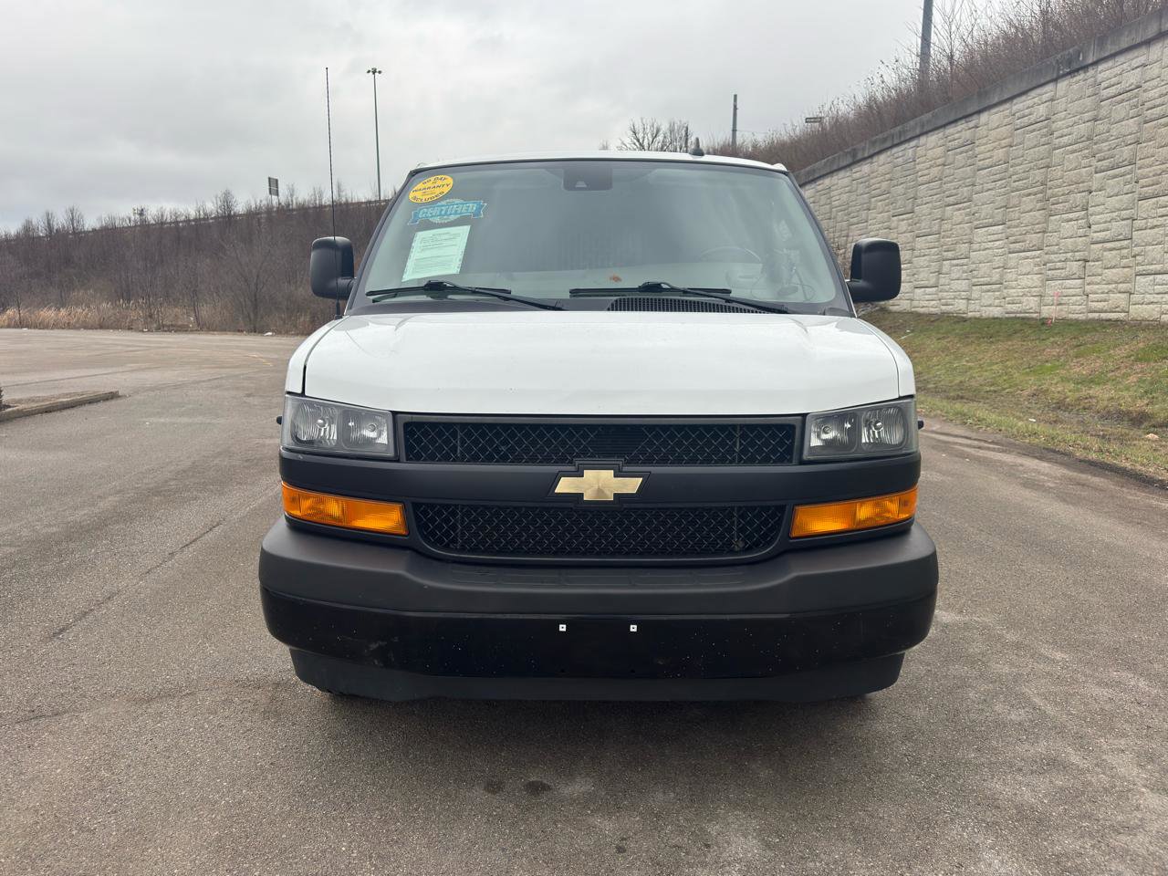 Used 2019 Chevrolet Express 3500 w/ Driver Convenience Package RWD image 9