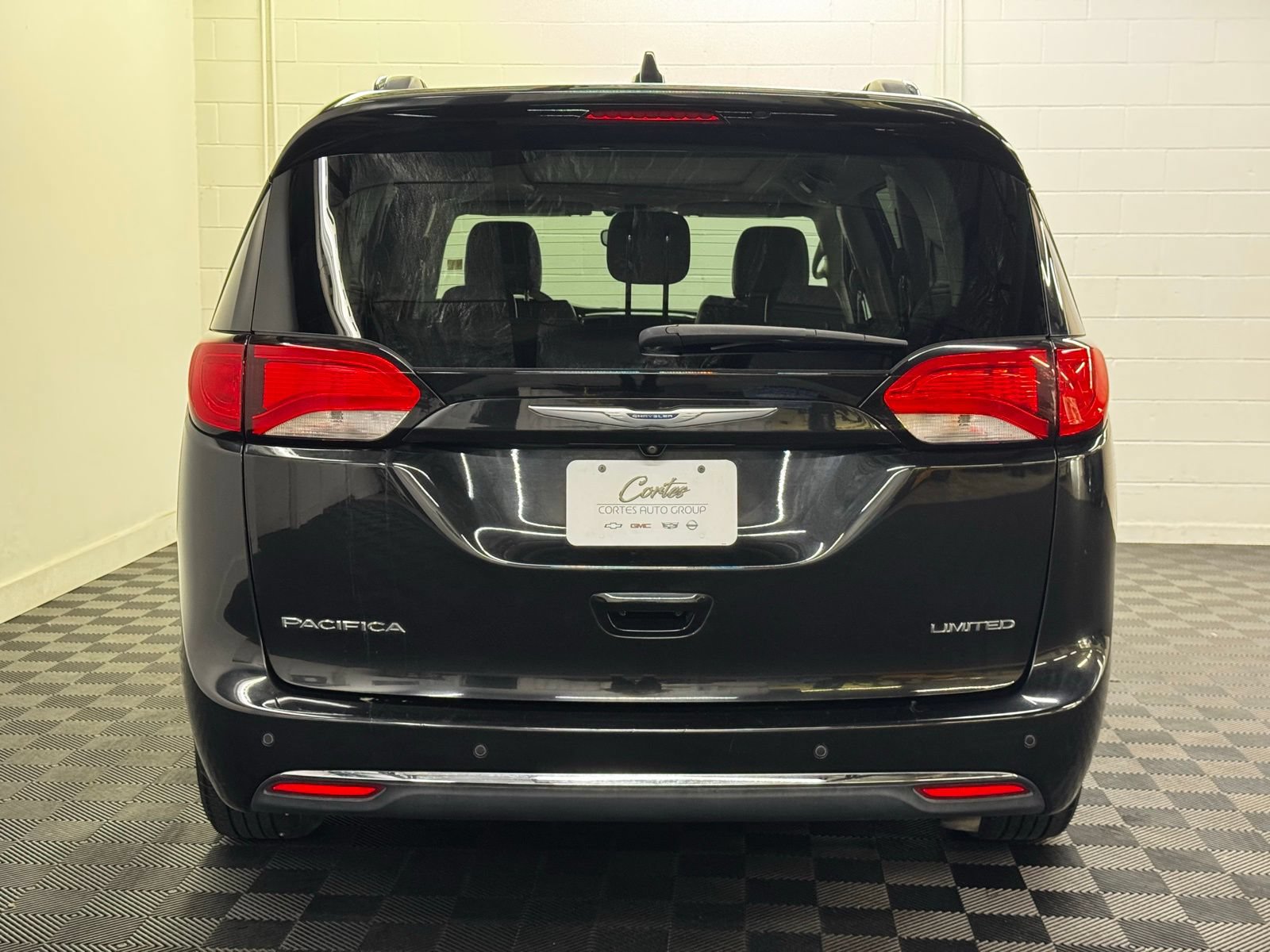 Used 2020 Chrysler Pacifica Limited FWD image 6