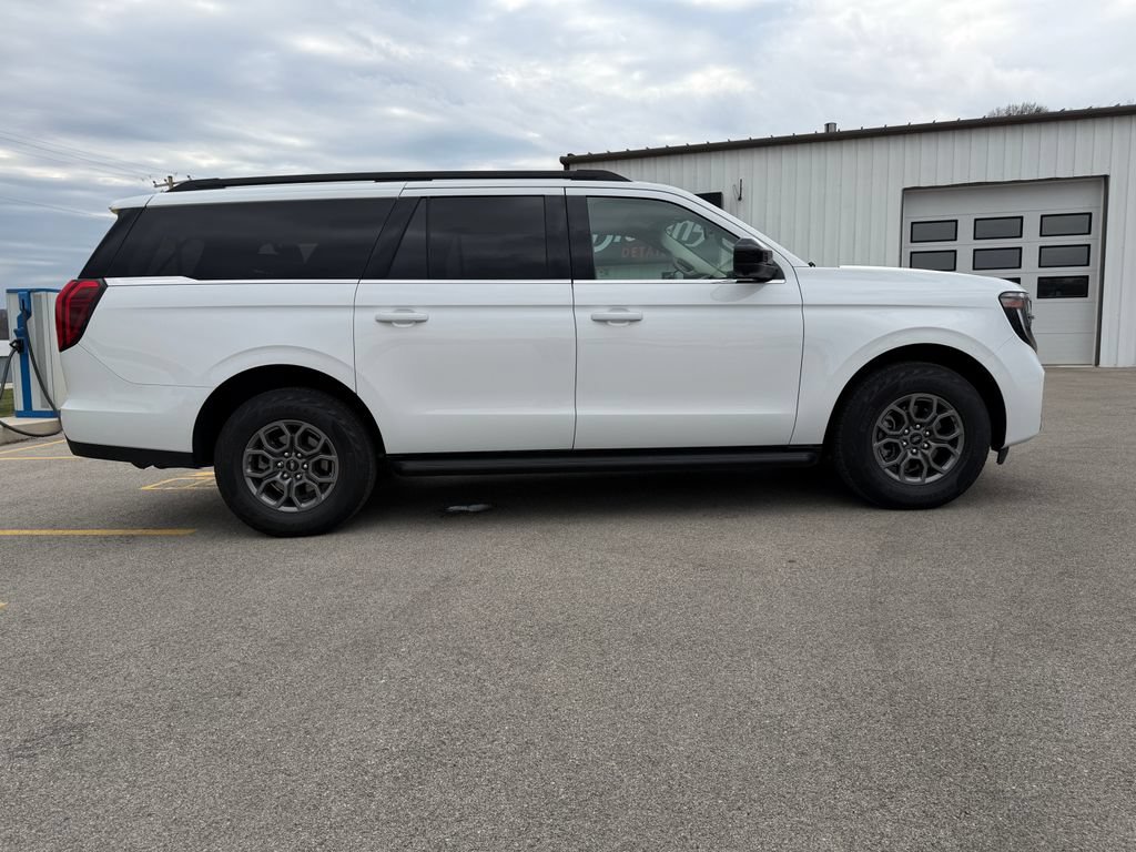 Used 2025 Ford Expedition Max Active AWD/4WD image 4
