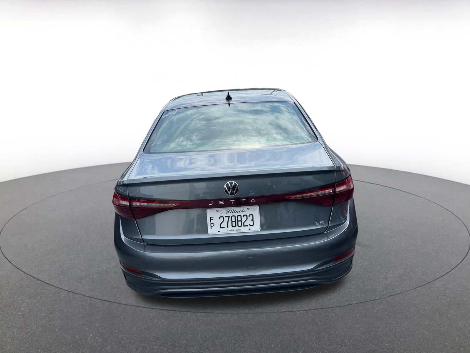 Used 2025 Volkswagen Jetta SE image 14