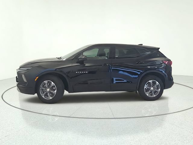Used 2025 Chevrolet Blazer LT AWD/4WD image 2