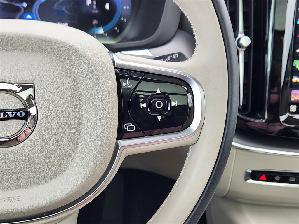 Used 2025 Volvo XC60 B5 Core w/ Protection Package Premier image 16