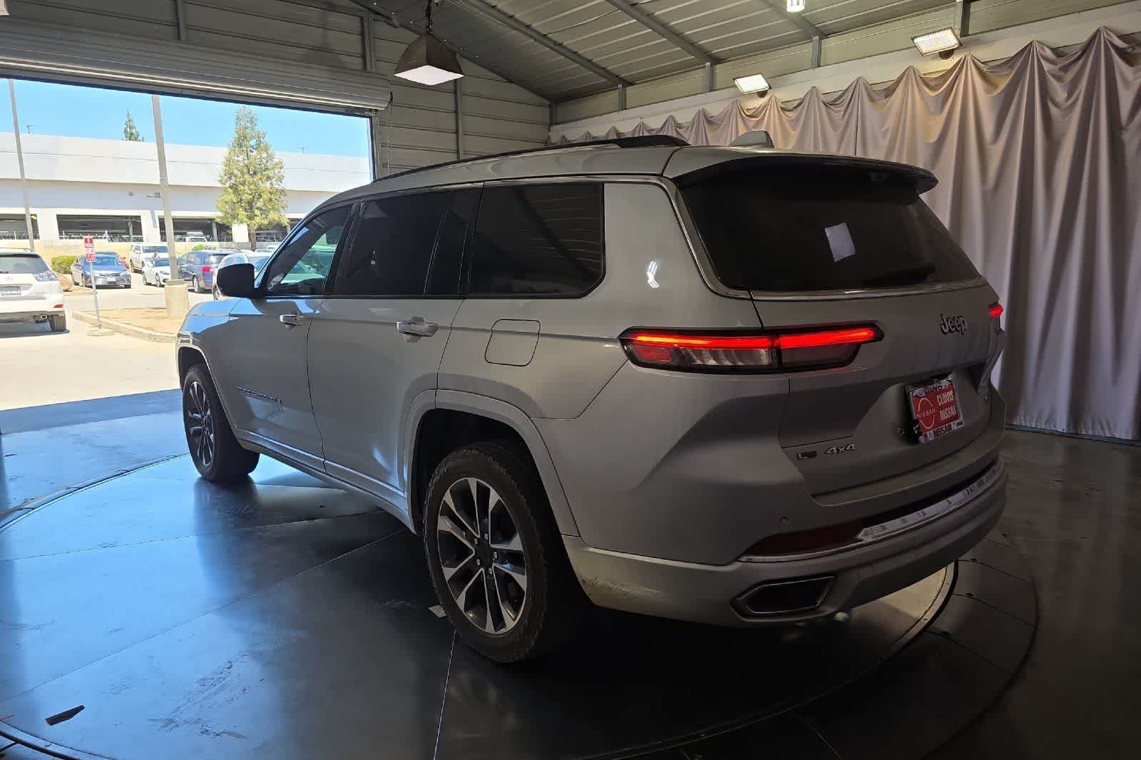 Used 2021 Jeep Grand Cherokee L Overland w/ Advanced Protech Group III AWD/4WD image 7