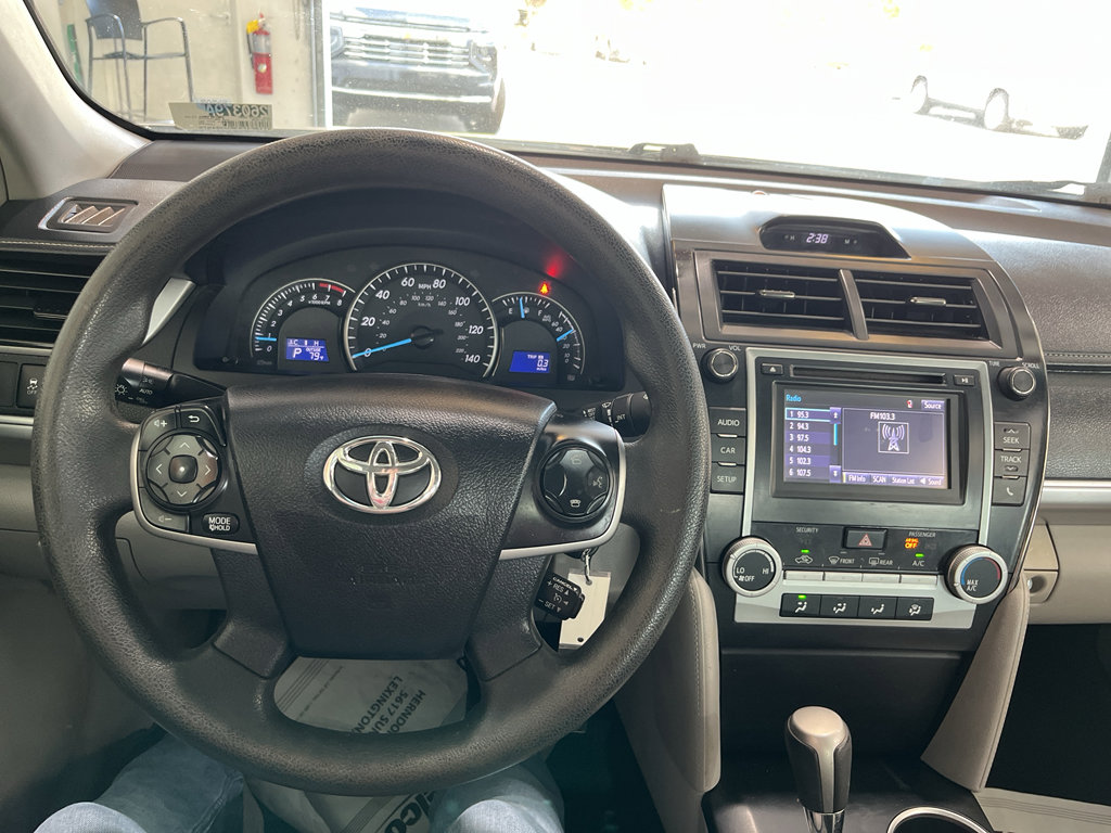 Used 2014 Toyota Camry LE FWD image 13