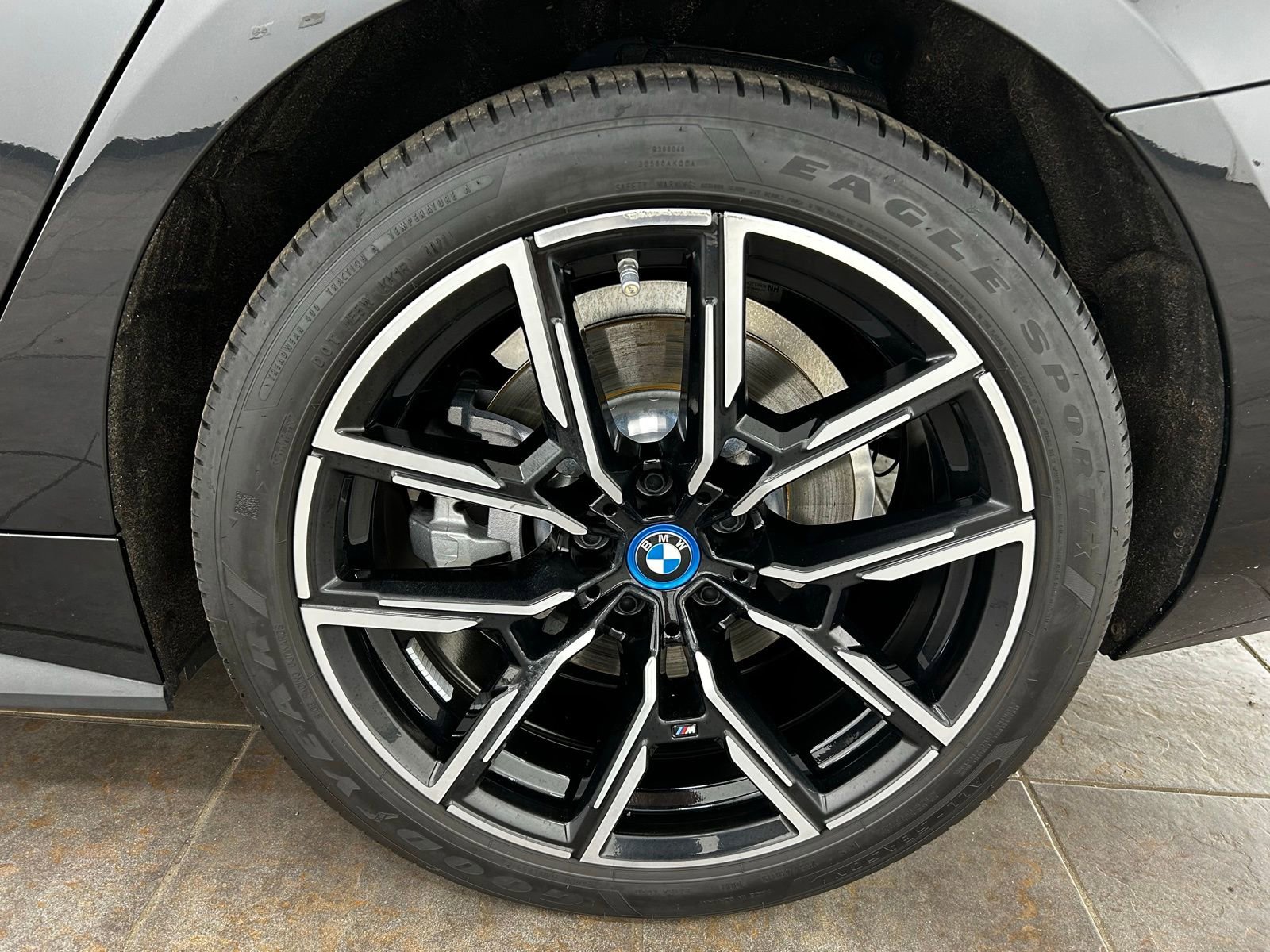 Used 2022 BMW i4 eDrive40 w/ M Sport Package image 37