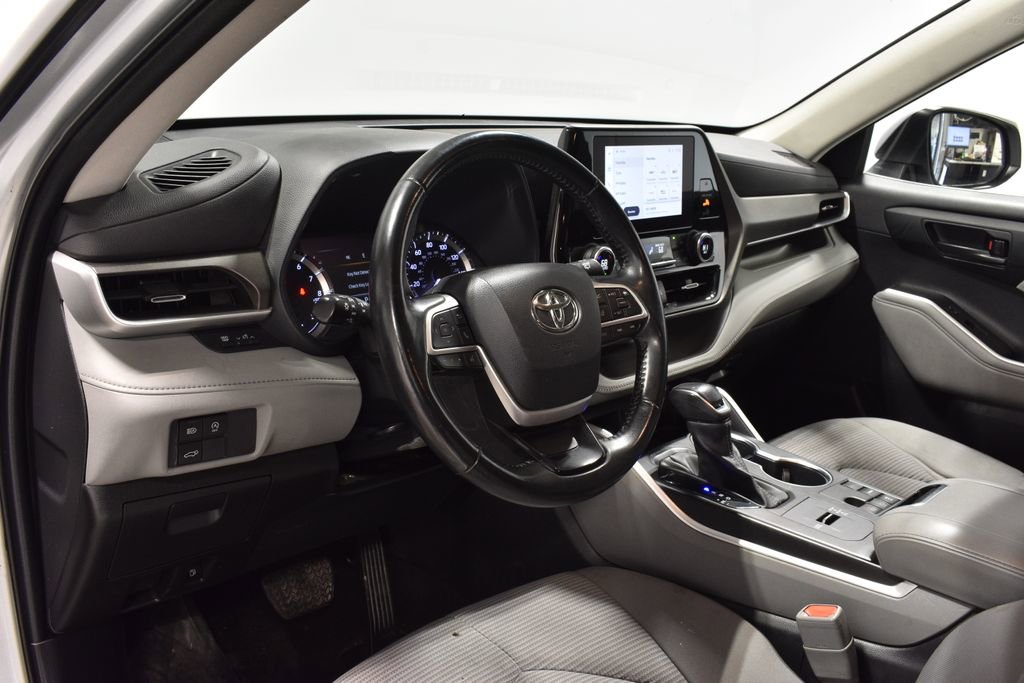 Used 2023 Toyota Highlander XLE image 11