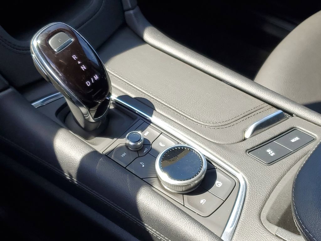 Certified 2024 Cadillac XT5 Luxury w/ LPO, Premium Carpet Package FWD image 16