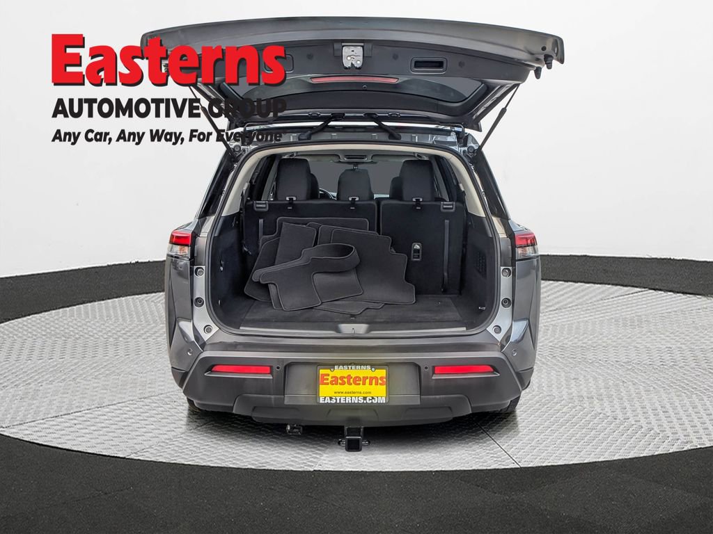 Used 2022 Nissan Pathfinder SV AWD/4WD image 16