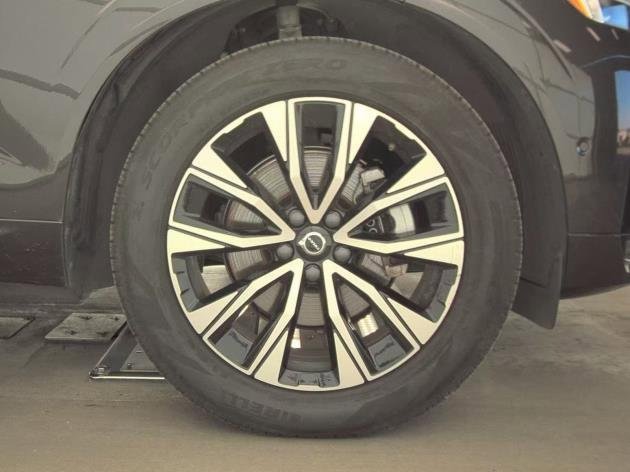 Certified 2025 Volvo XC60 B5 Plus image 5