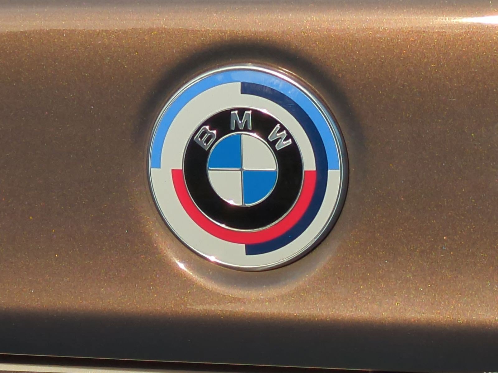 Used 2023 BMW M550i xDrive w/ Dynamic Handling Package image 38