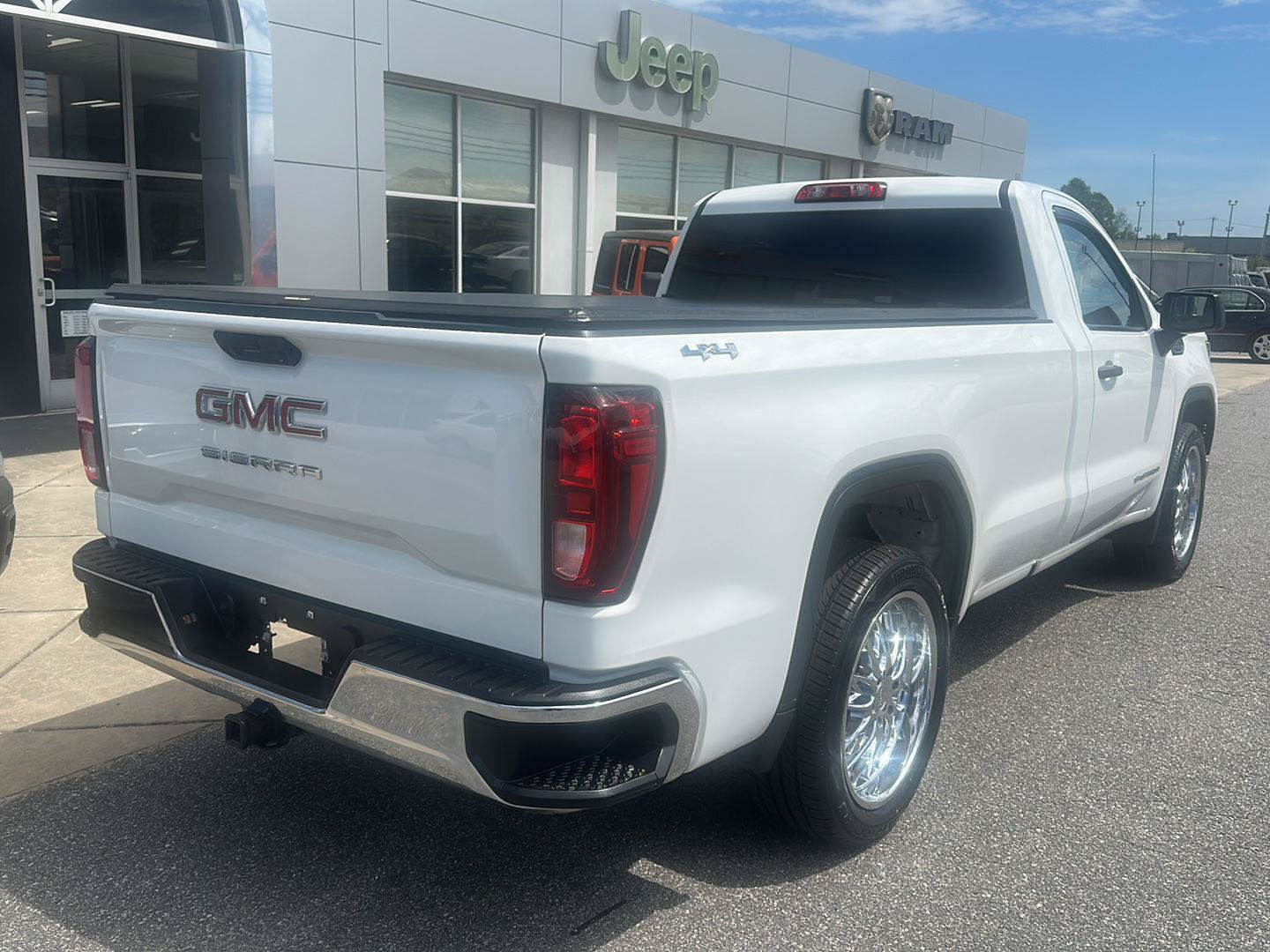 Used 2024 GMC Sierra 1500 Pro w/ Pro Value Package AWD/4WD image 8