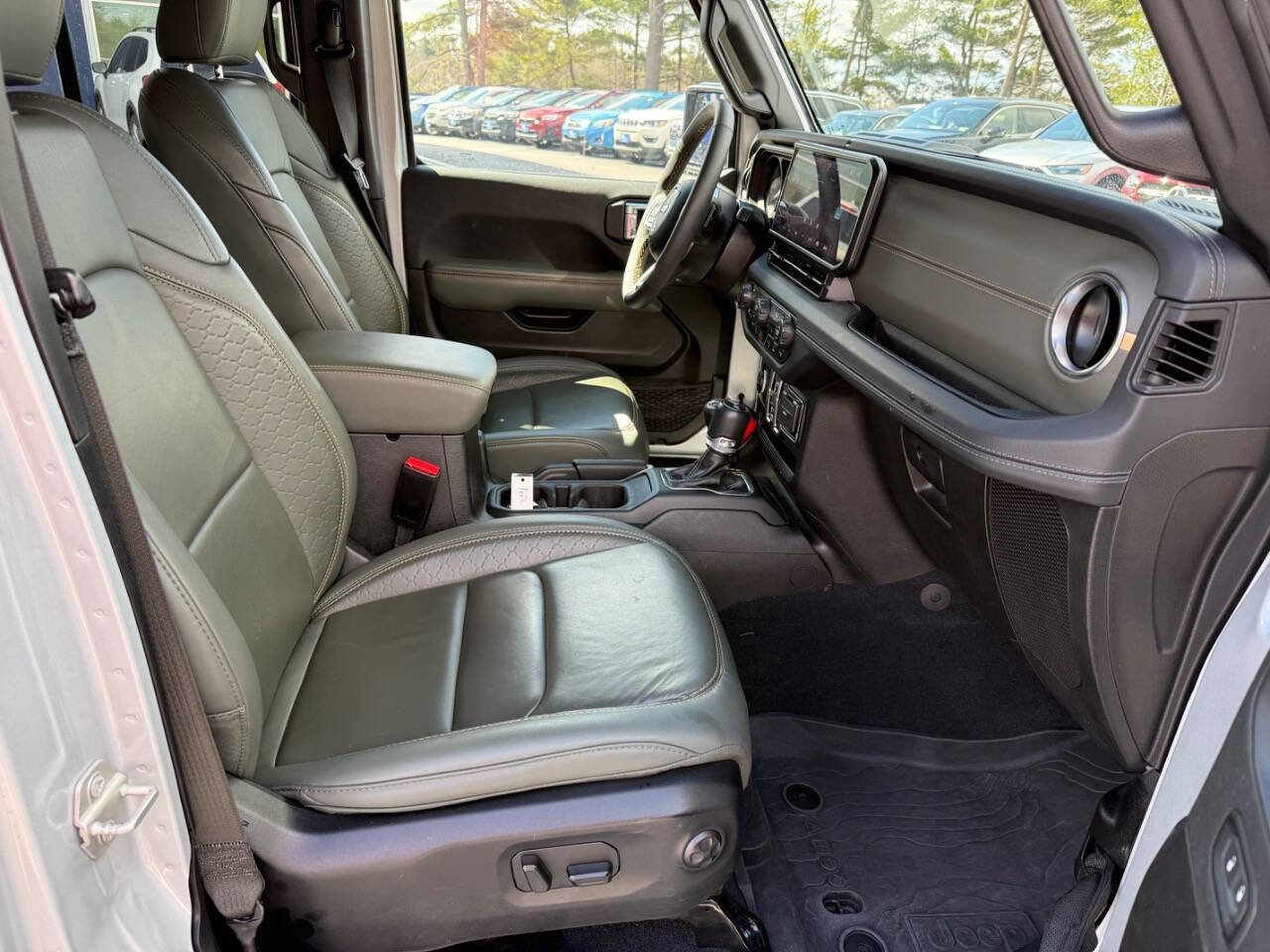 Used 2024 Jeep Wrangler High Altitude AWD/4WD image 21