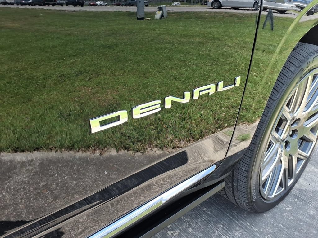 Used 2025 GMC Yukon Denali Ultimate AWD/4WD image 10