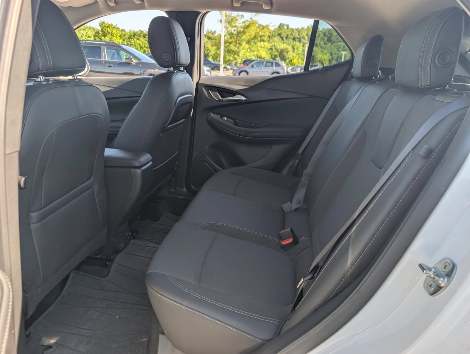 Used 2022 Buick Encore GX Preferred w/ Cold Weather Comfort Package AWD/4WD image 25