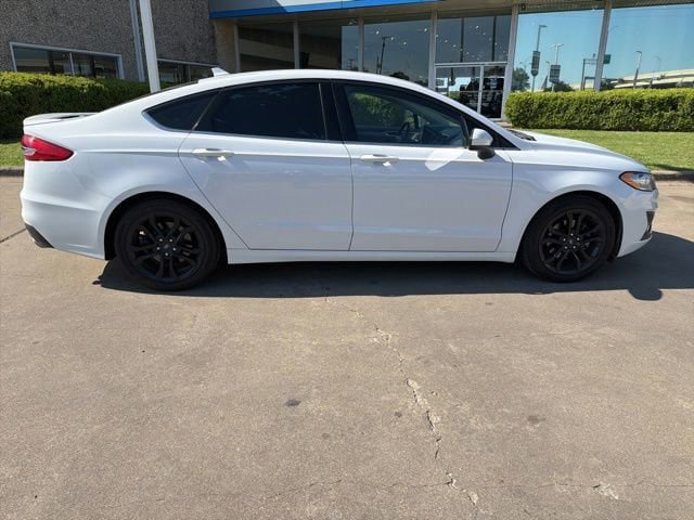 Used 2020 Ford Fusion SE w/ Equipment Group 151A FWD image 2