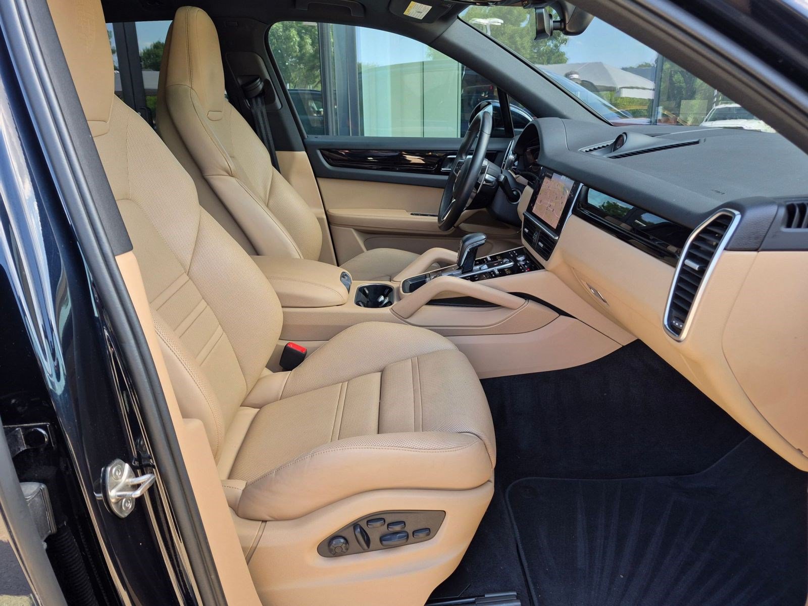 Certified 2023 Porsche Cayenne AWD/4WD image 25