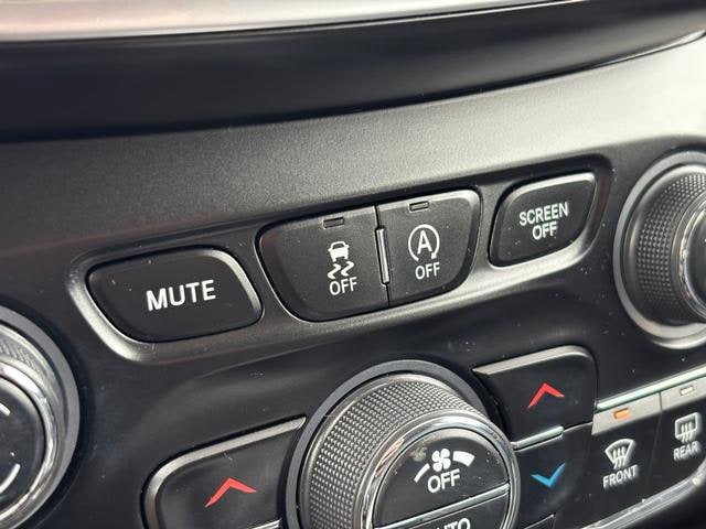 Used 2020 Jeep Cherokee Limited AWD/4WD image 22