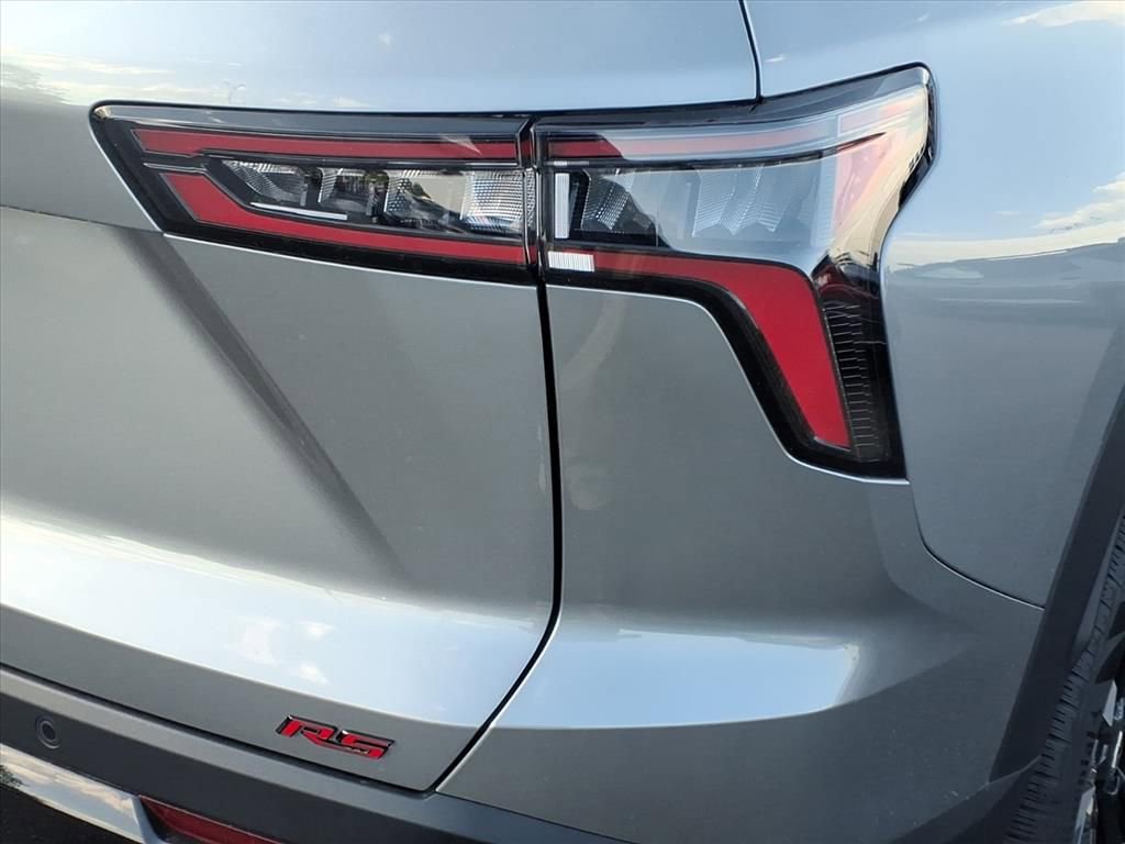 New 2026 Chevrolet Equinox RS w/ Convenience Package III FWD image 8