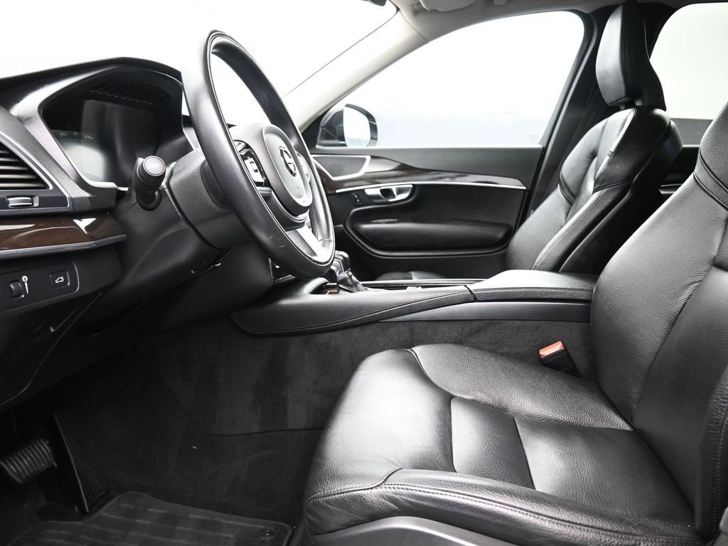 Used 2019 Volvo XC90 T6 Momentum w/ Protection Package Premier image 9