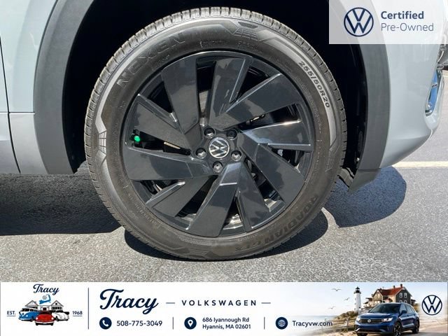 Certified 2024 Volkswagen Atlas Cross Sport SEL R-Line AWD/4WD image 13