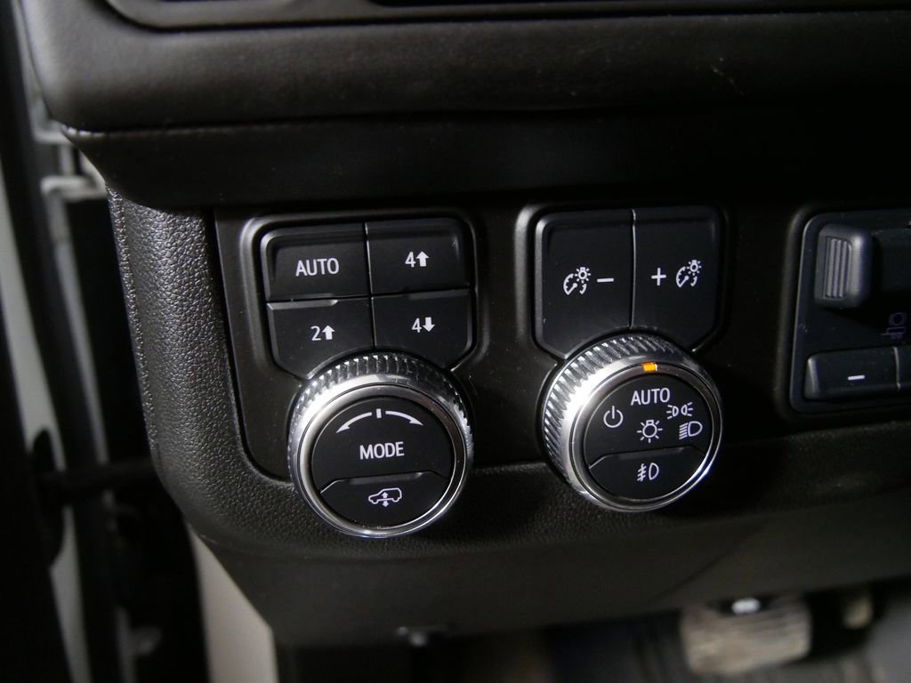 Used 2024 GMC Yukon Denali Ultimate AWD/4WD image 16