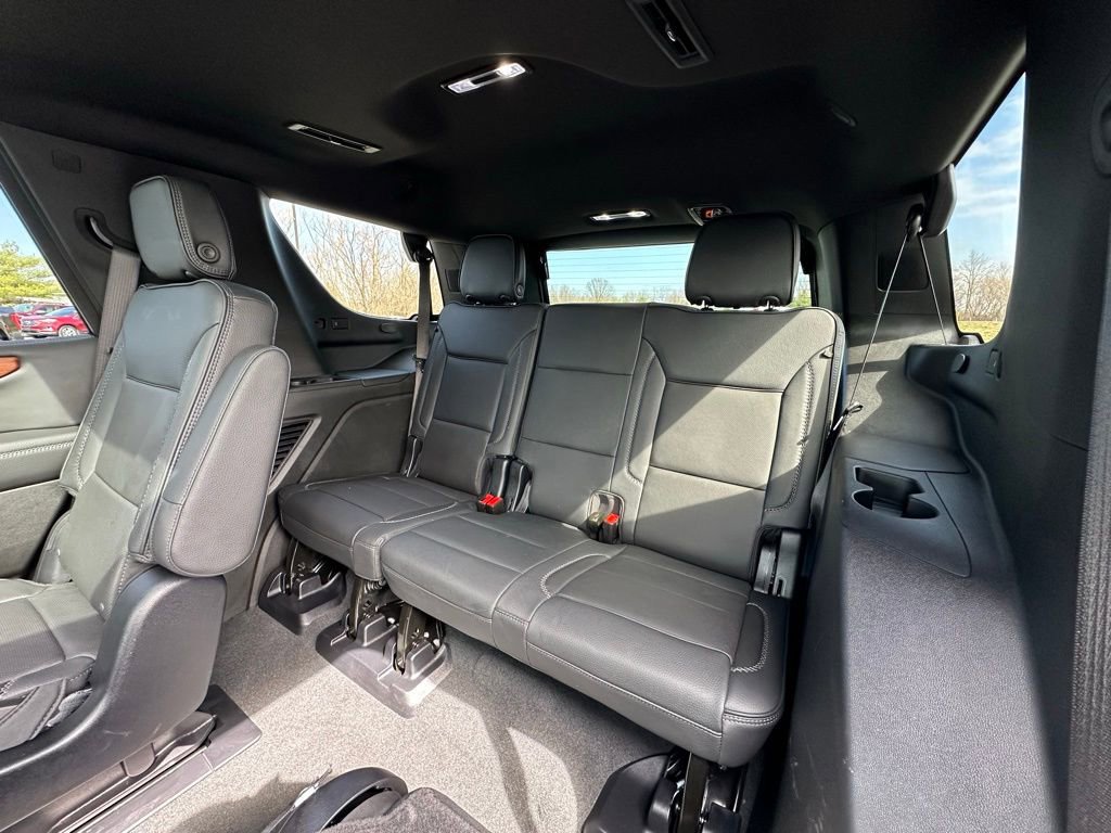 Used 2025 GMC Yukon Denali w/ Sun & Power Step Package image 8