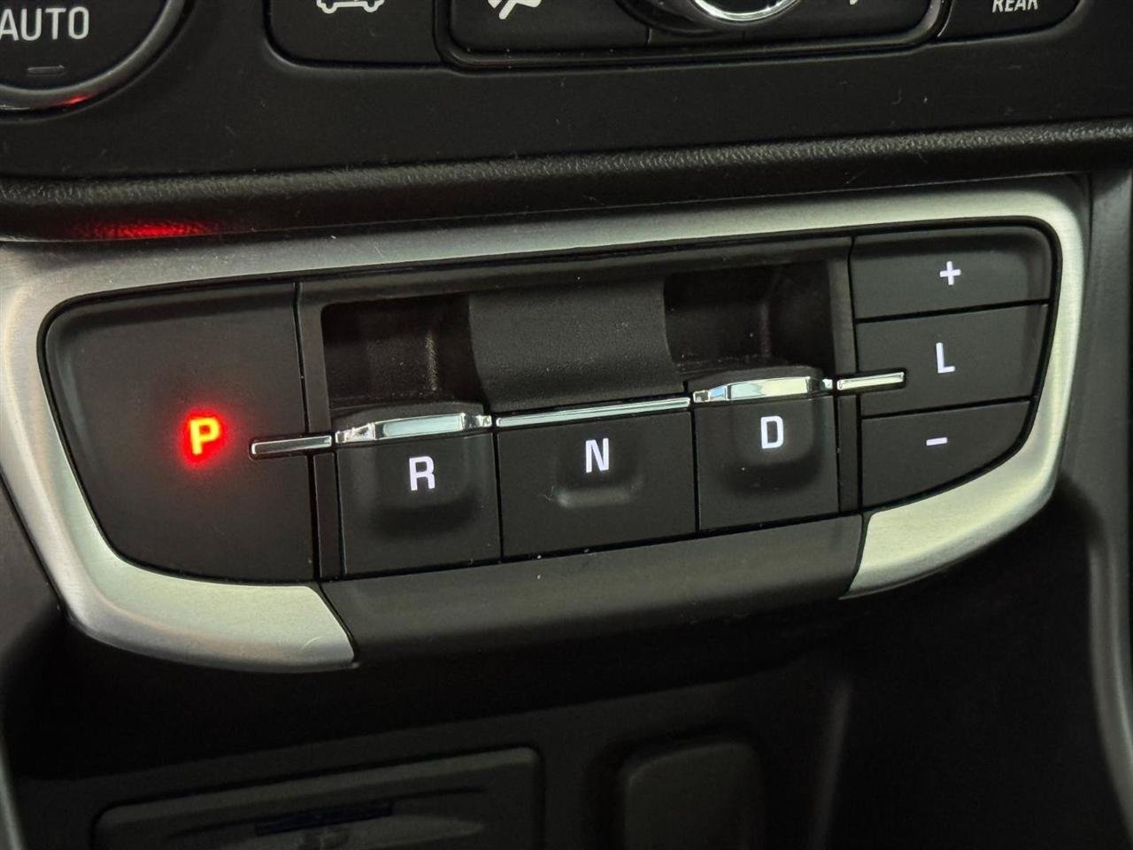 Used 2024 GMC Terrain SLT AWD/4WD image 19