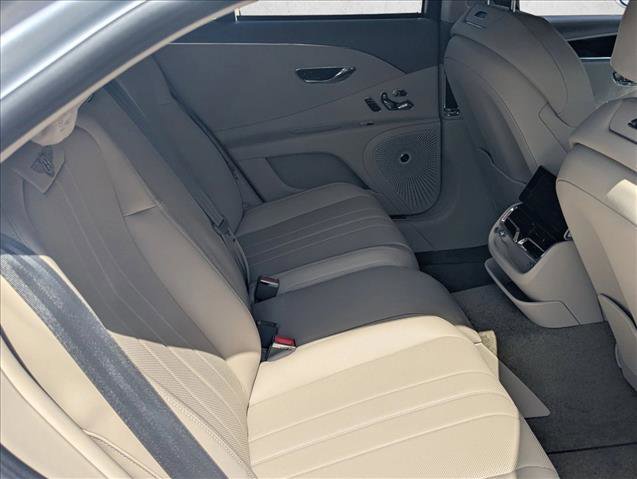 Used 2023 Bentley Flying Spur Plug-In Hybrid AWD/4WD image 18