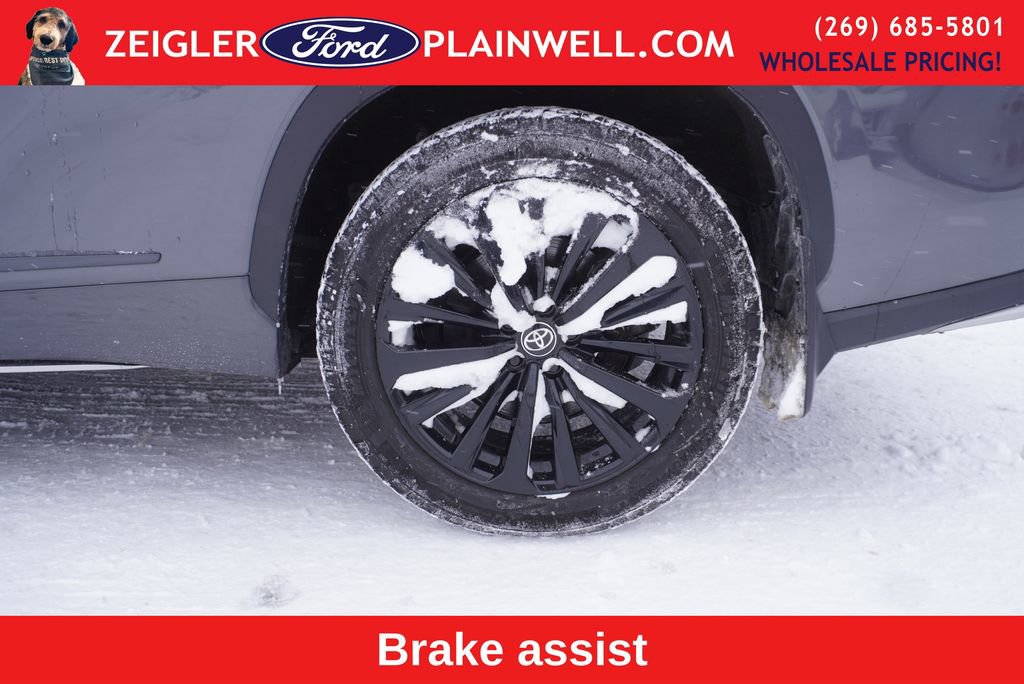 Used 2023 Toyota Highlander L image 7