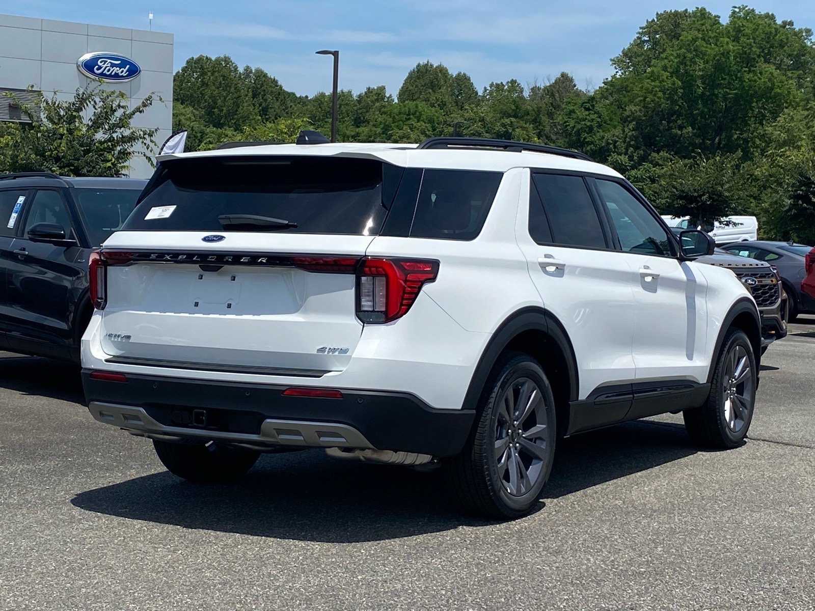 New 2026 Ford Explorer Active w/ Active Comfort Package AWD/4WD image 4