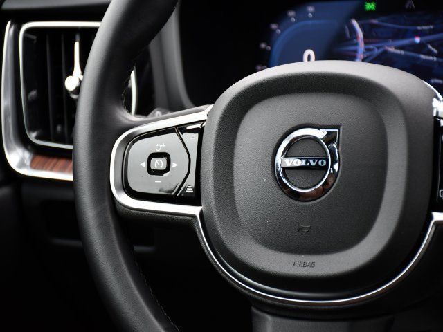 Used 2025 Volvo V60 B5 Cross Country Plus image 21