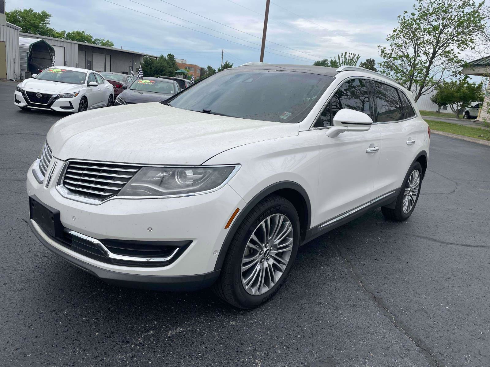 Used 2017 Lincoln MKX Reserve w/ Driver Assistance Package AWD/4WD image 2