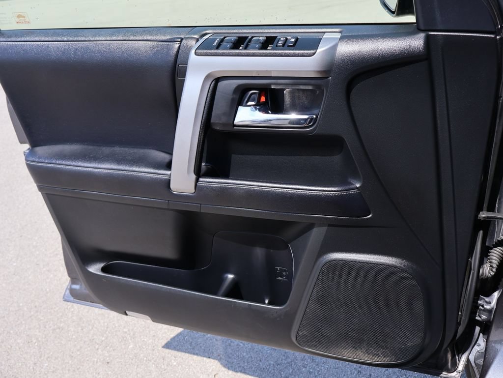 Used 2019 Toyota 4Runner SR5 AWD/4WD image 37