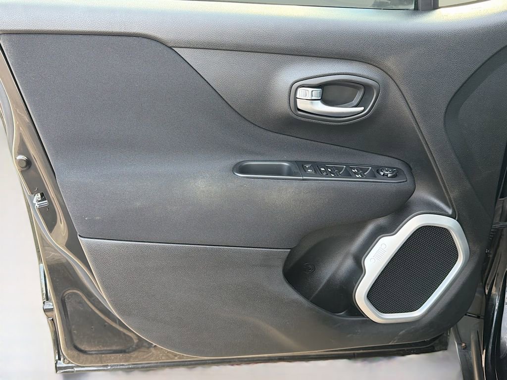 Used 2019 Jeep Renegade Latitude image 19