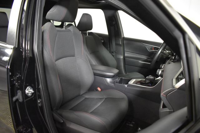 Used 2022 Toyota RAV4 SE w/ Weather & Moonroof Package AWD/4WD image 33