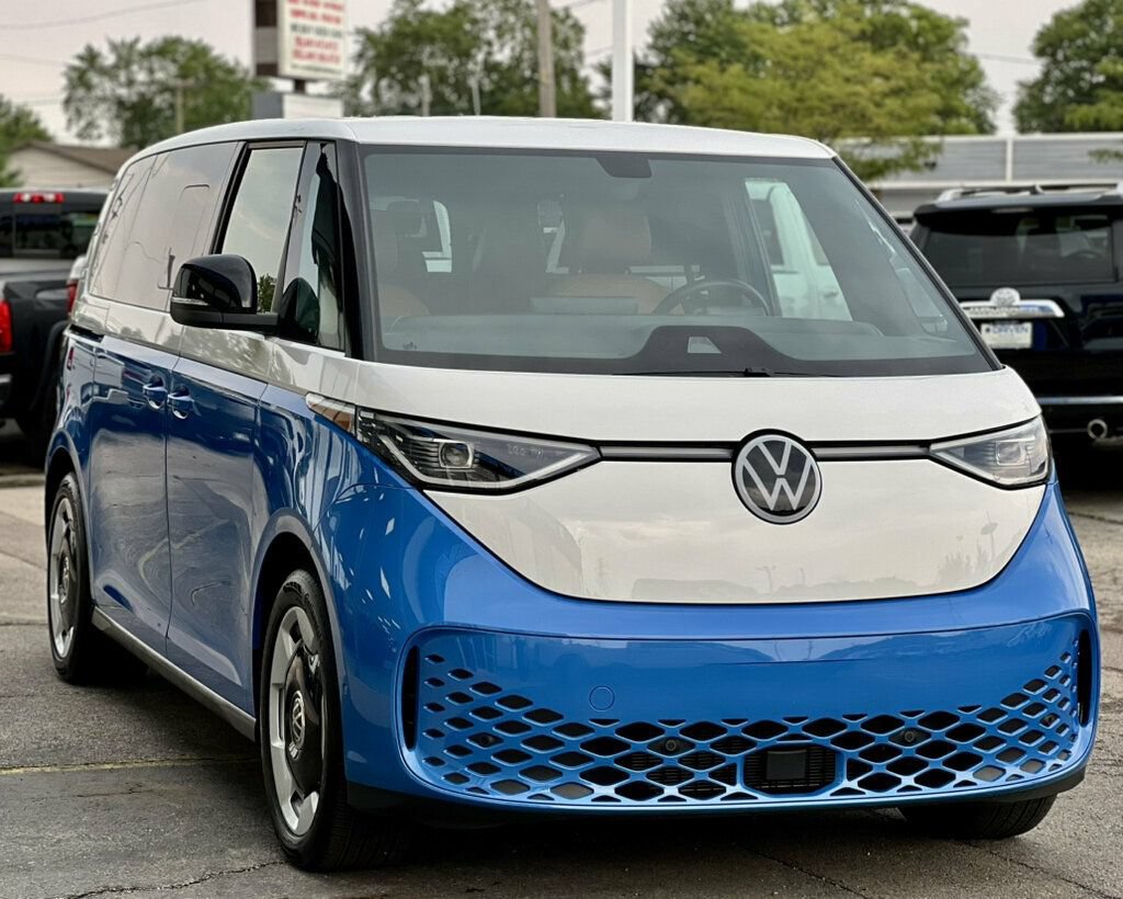 Used 2025 Volkswagen ID. Buzz Pro S RWD image 41