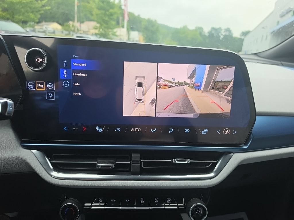 Certified 2025 Chevrolet Equinox EV LT AWD/4WD image 24