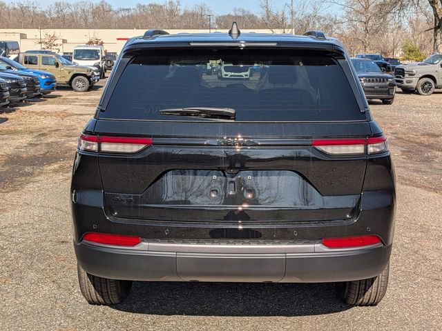 New 2026 Jeep Grand Cherokee Laredo image 4
