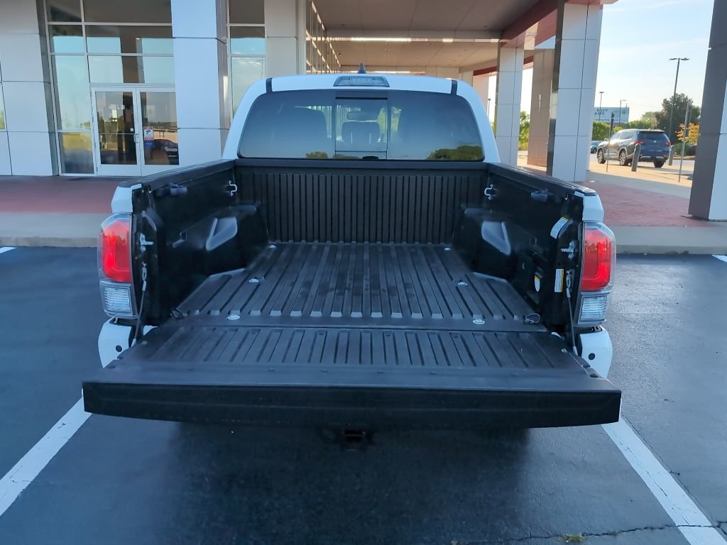 Used 2022 Toyota Tacoma TRD Sport w/ Technology Package image 5