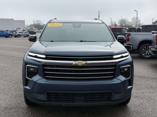 Used 2025 Chevrolet Traverse LT AWD/4WD image 3