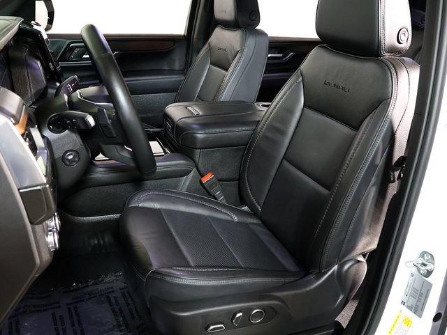 Used 2025 GMC Yukon XL Denali AWD/4WD image 4
