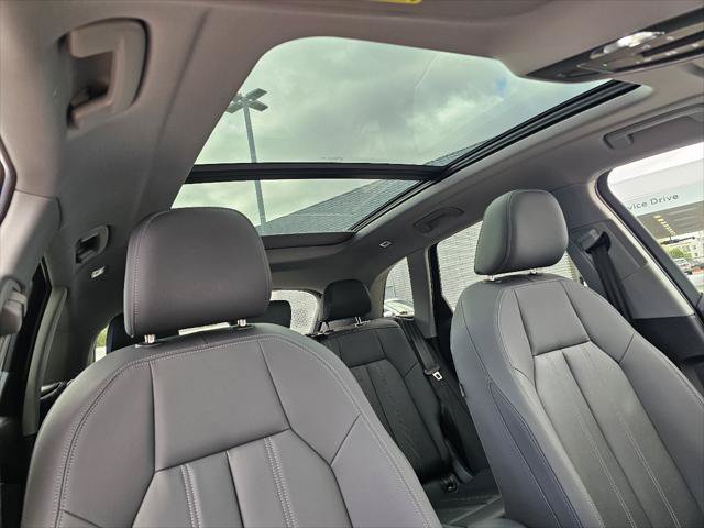 Used 2025 Audi Q5 Premium w/ Convenience Package AWD/4WD image 3
