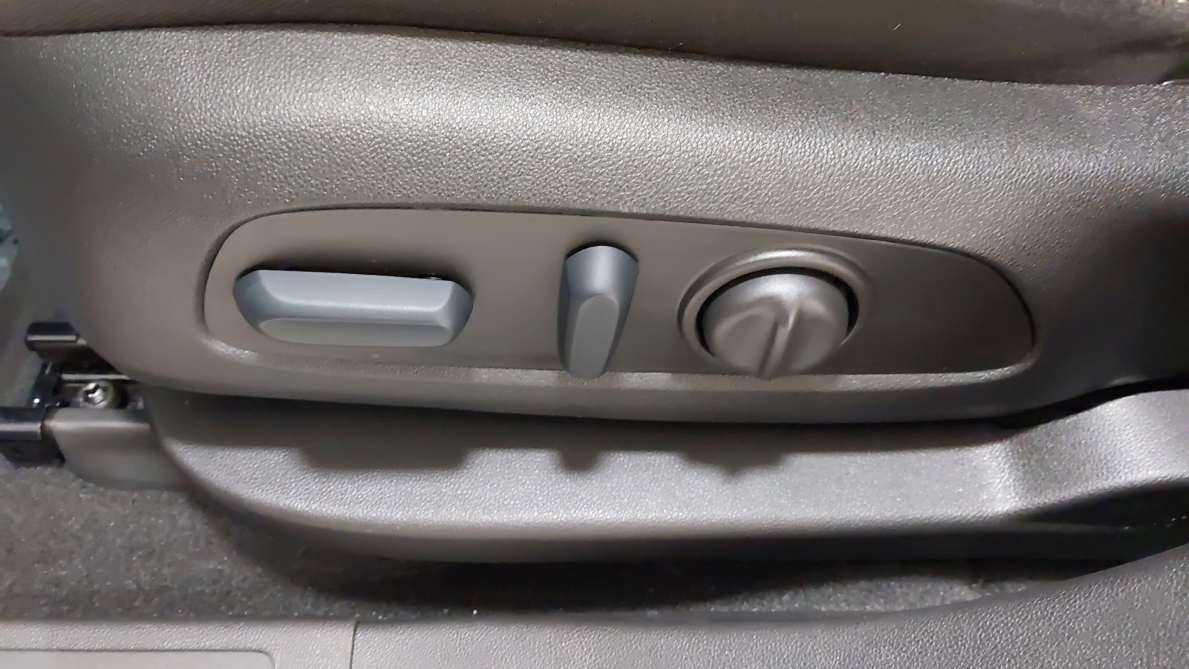 Used 2023 GMC Acadia SLE w/ Driver Convenience Package image 37