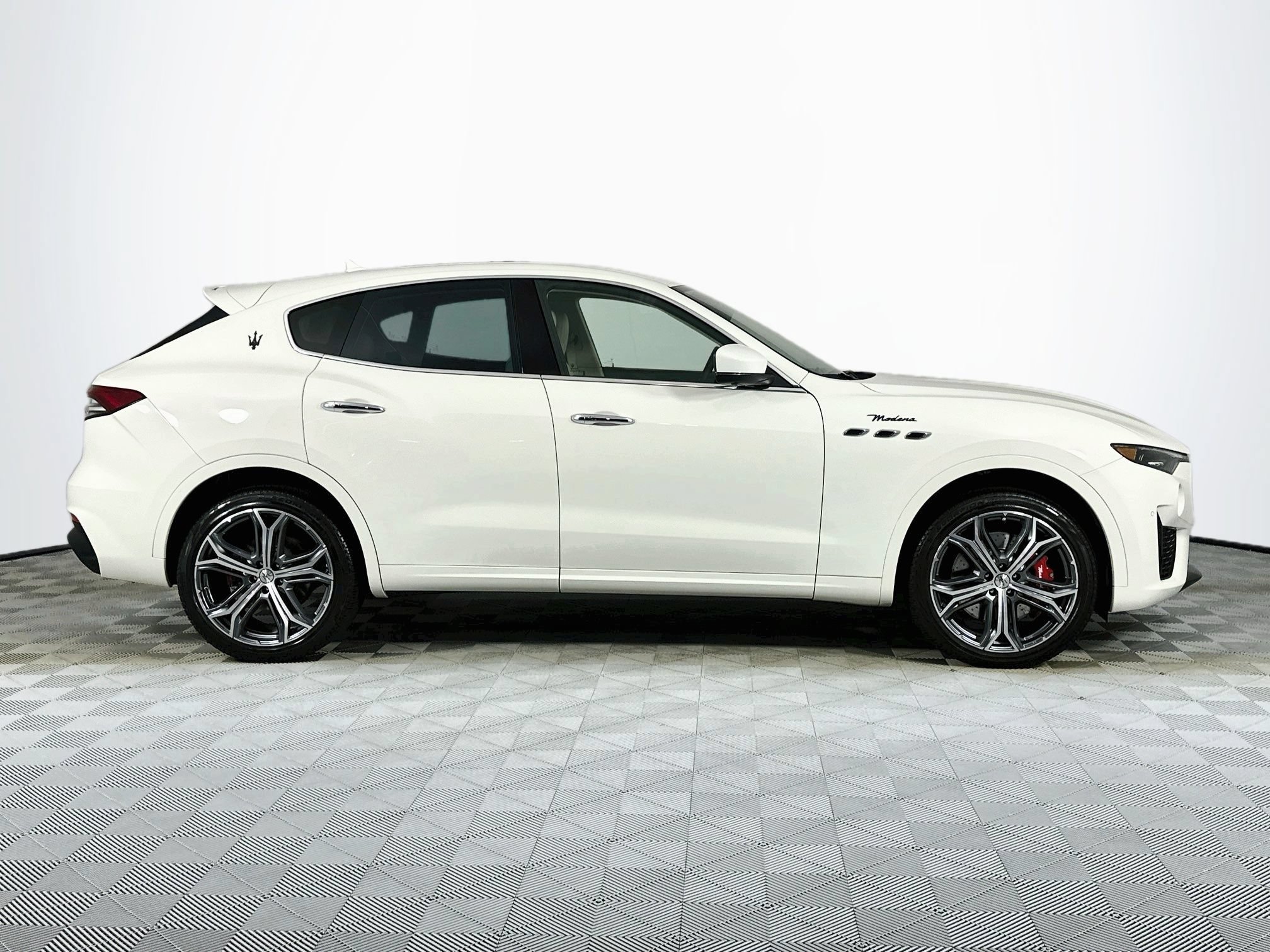 Used 2023 Maserati Levante Modena AWD/4WD image 4