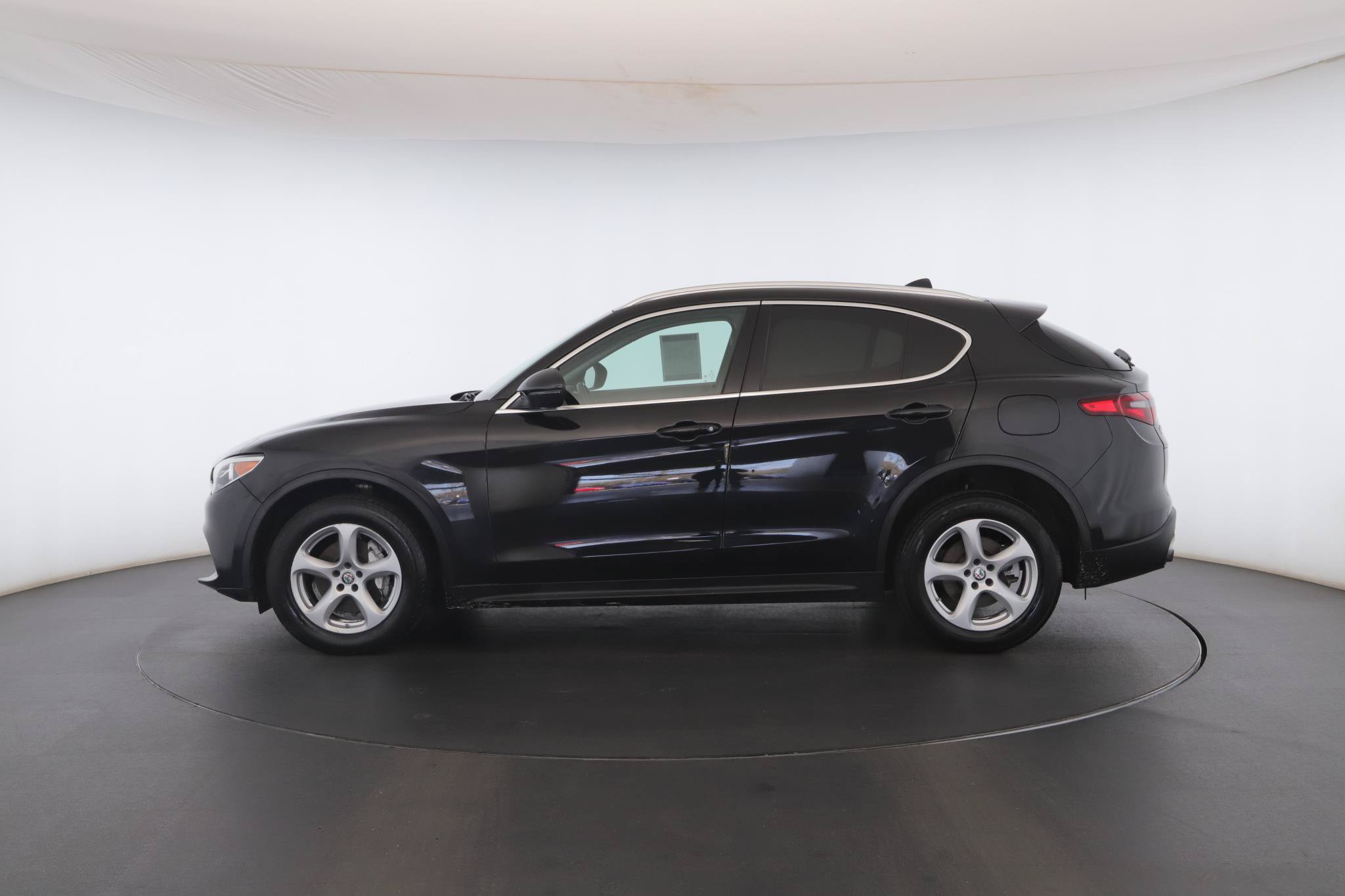 Used 2018 Alfa Romeo Stelvio AWD image 19
