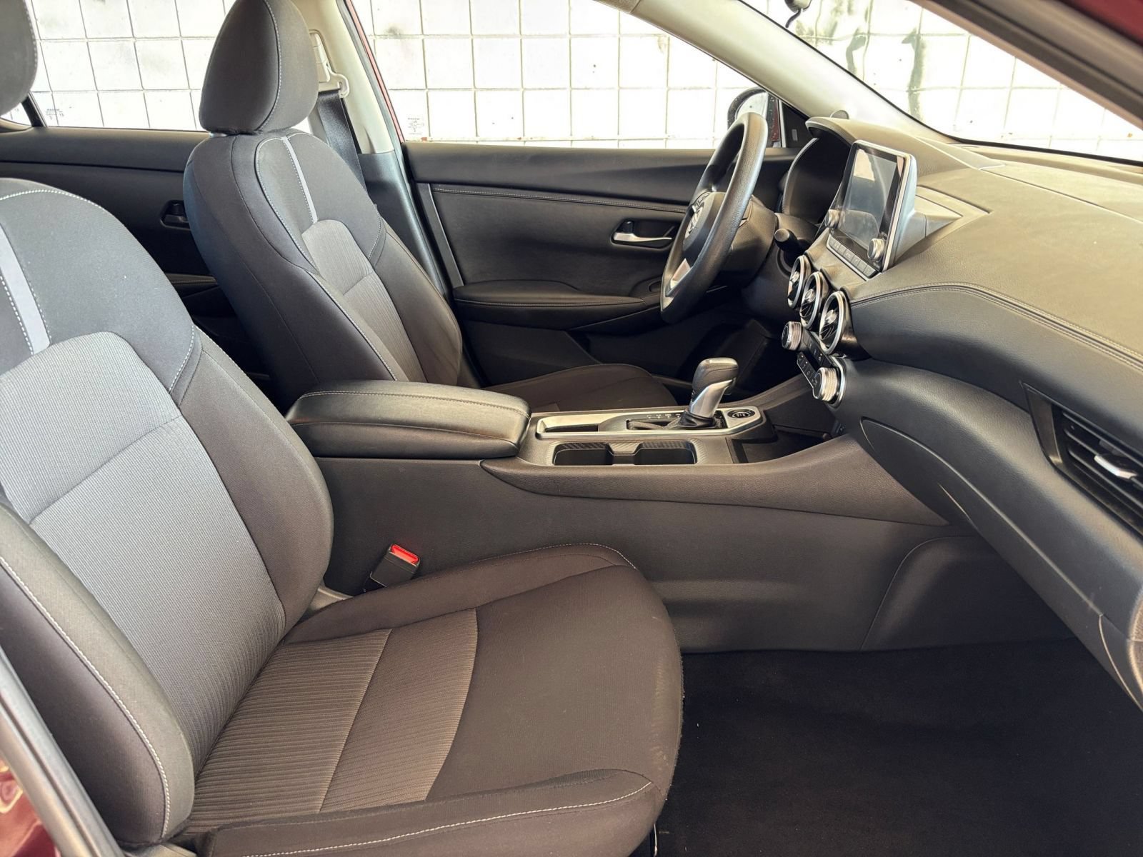 Used 2025 Nissan Sentra SV FWD image 33