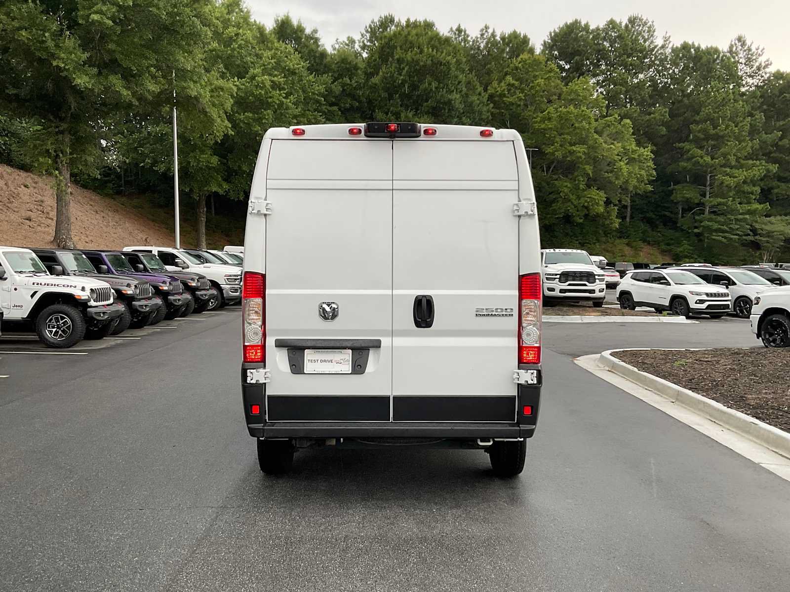 Used 2024 RAM ProMaster 2500 w/ Convenience Group FWD image 4