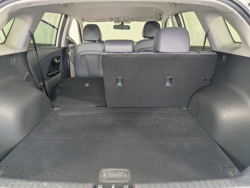 Used 2017 Kia Niro EX FWD image 26