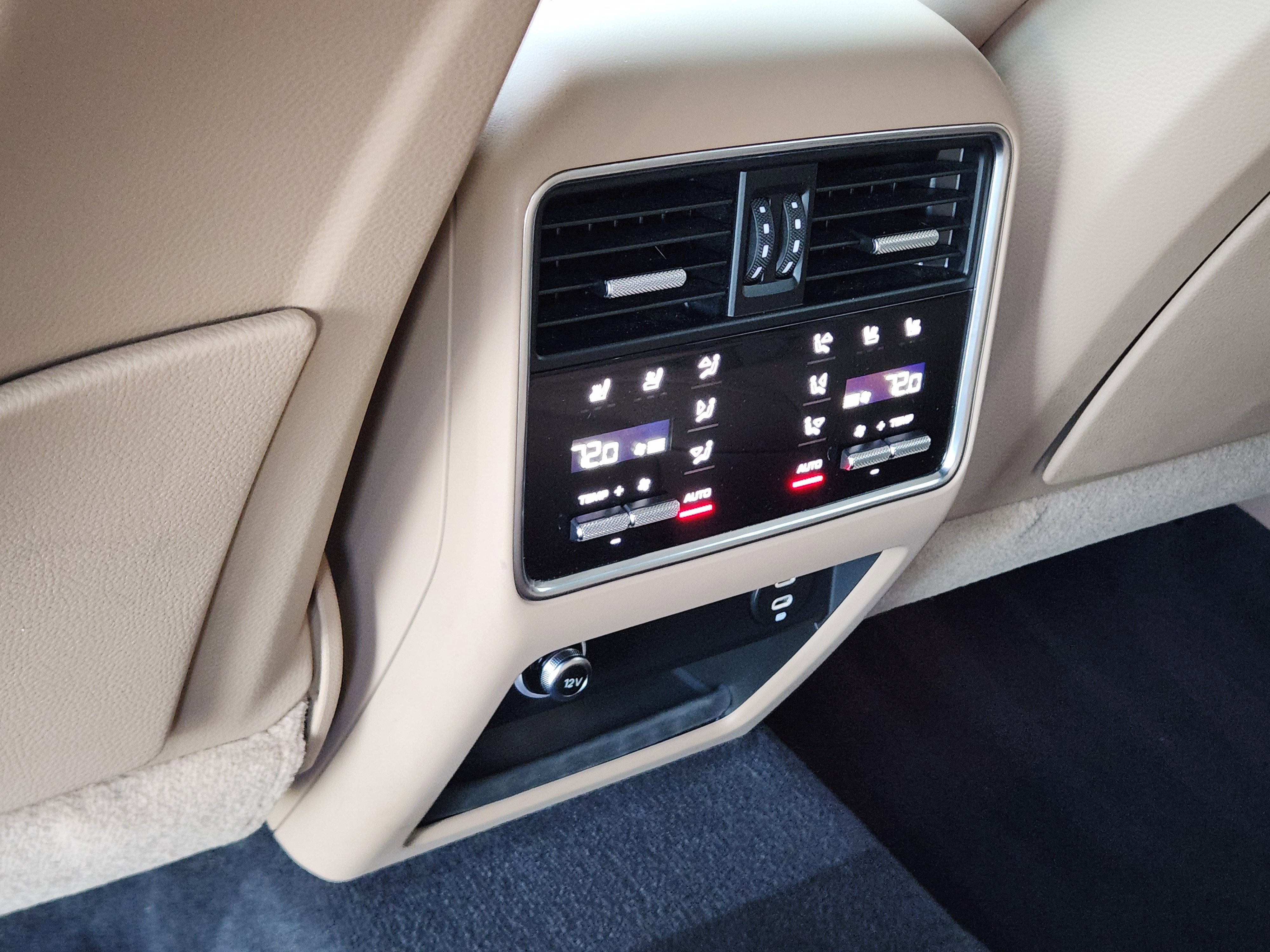 Used 2023 Porsche Cayenne GTS image 31