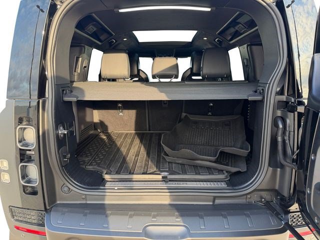 Used 2025 Land Rover Defender 110 AWD/4WD image 18